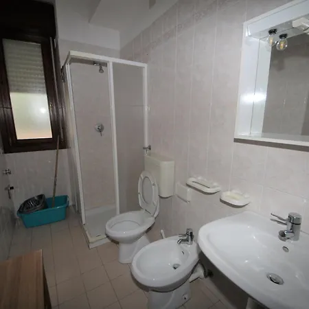 Lovely 3 Flat In Rosolina With Shared Pool Apartman