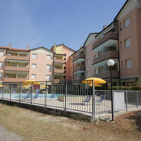 Lovely 3 Flat In Rosolina With Shared Pool
